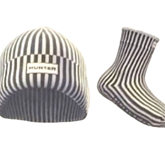 Hunter Hat & Slipper Socks Boxed Set - Picture 2 of 7